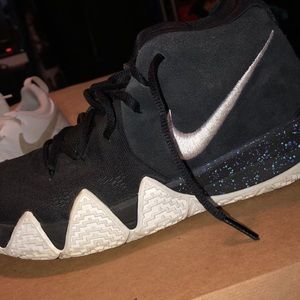 Nike Kyrie 4s
